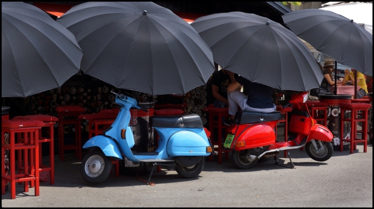 blue and red vespa